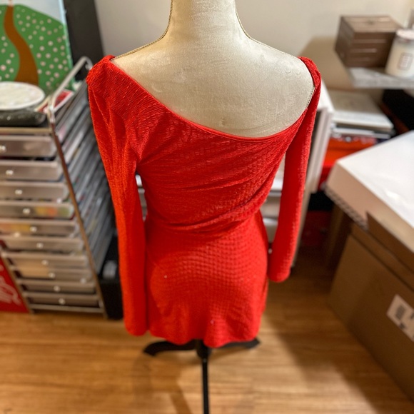Privacy Please Red Dress cold shoulder - Picture 5 of 8